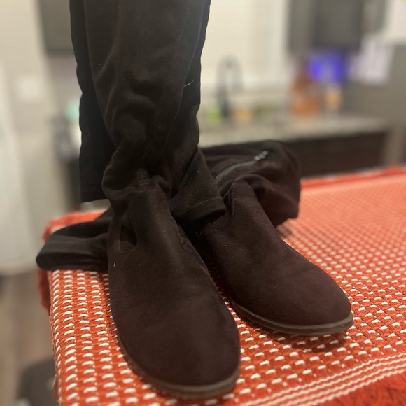 Over the knee black boots - Picture 5 of 5